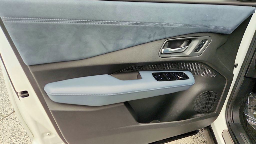 Used 2023 Nissan Ariya image 11