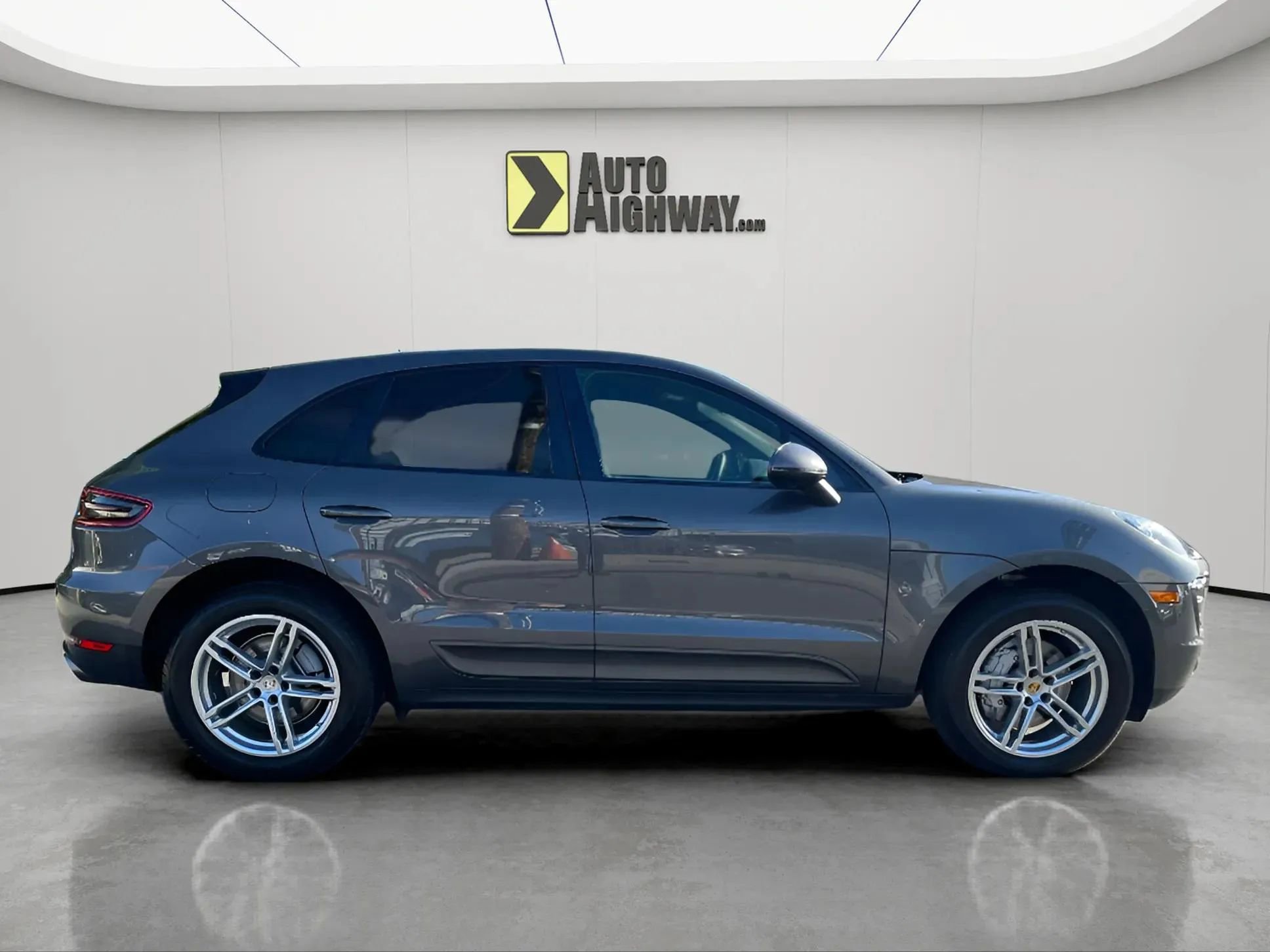 Used 2016 Porsche Macan S image 4
