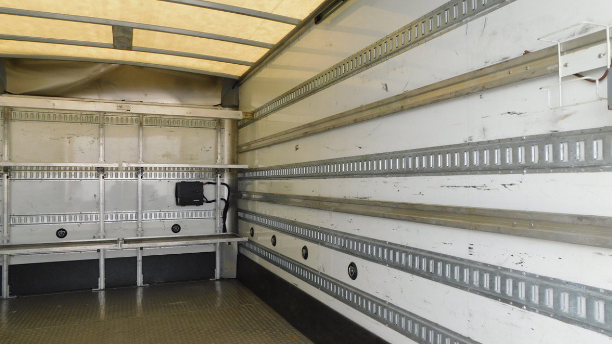 Used 2020 Isuzu NPR image 31