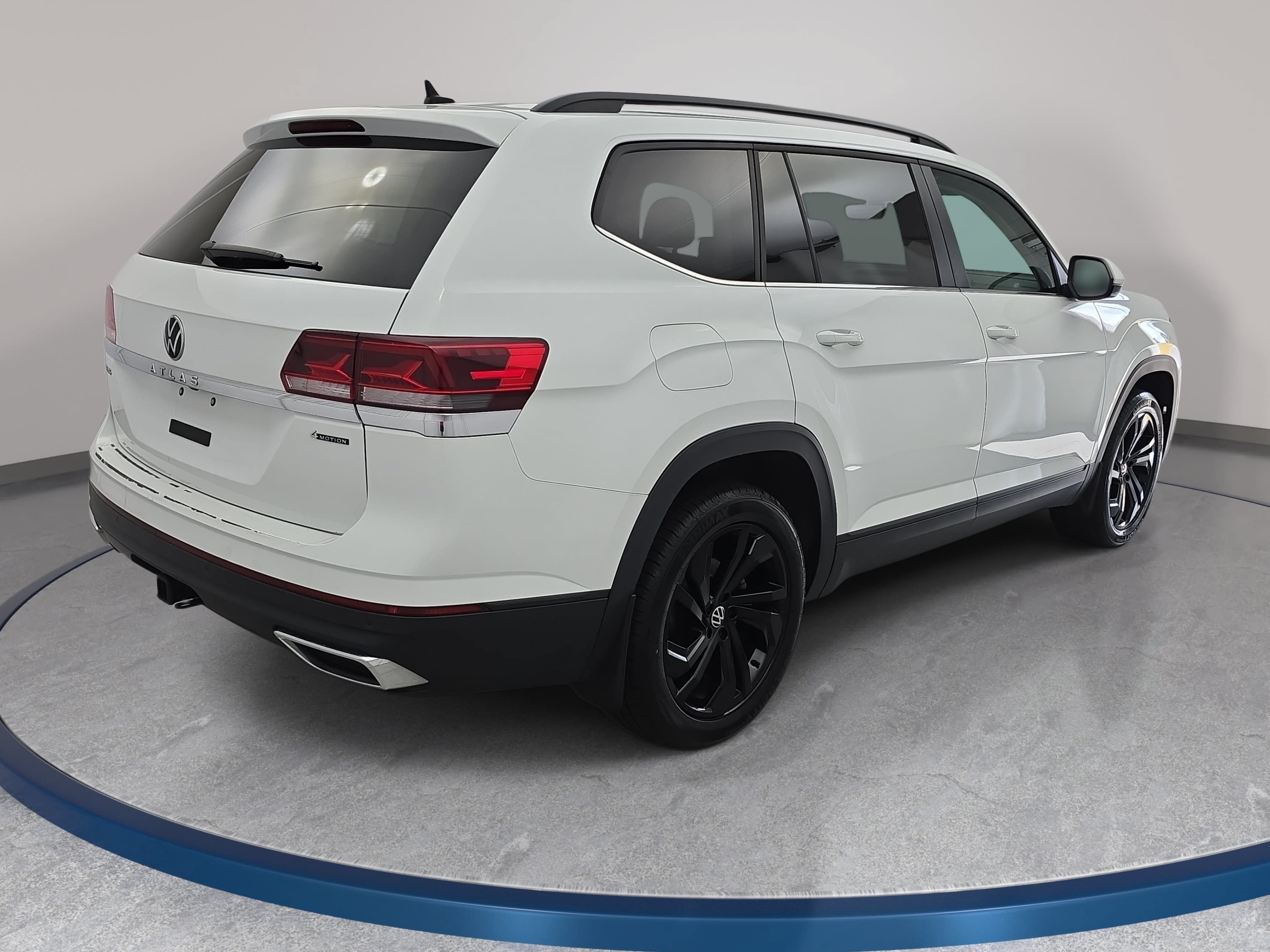 Certified 2023 Volkswagen Atlas SE w/ Black Wheel Package AWD/4WD image 5