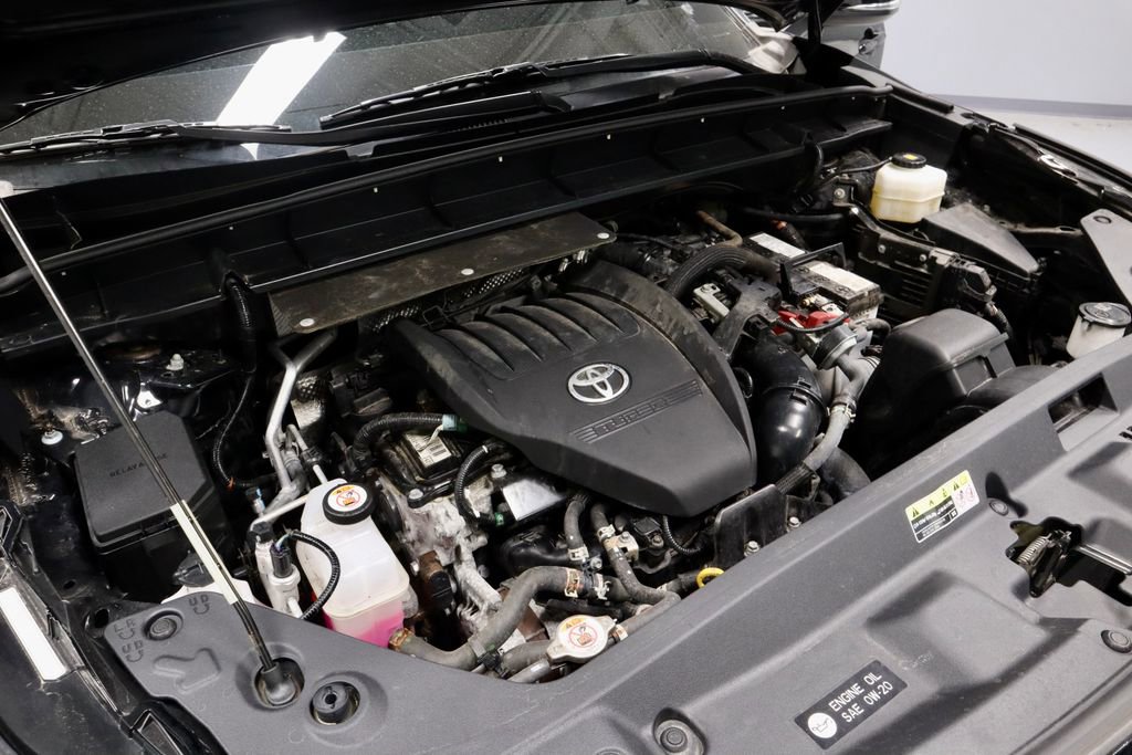 Used 2023 Toyota Highlander XLE AWD/4WD image 18