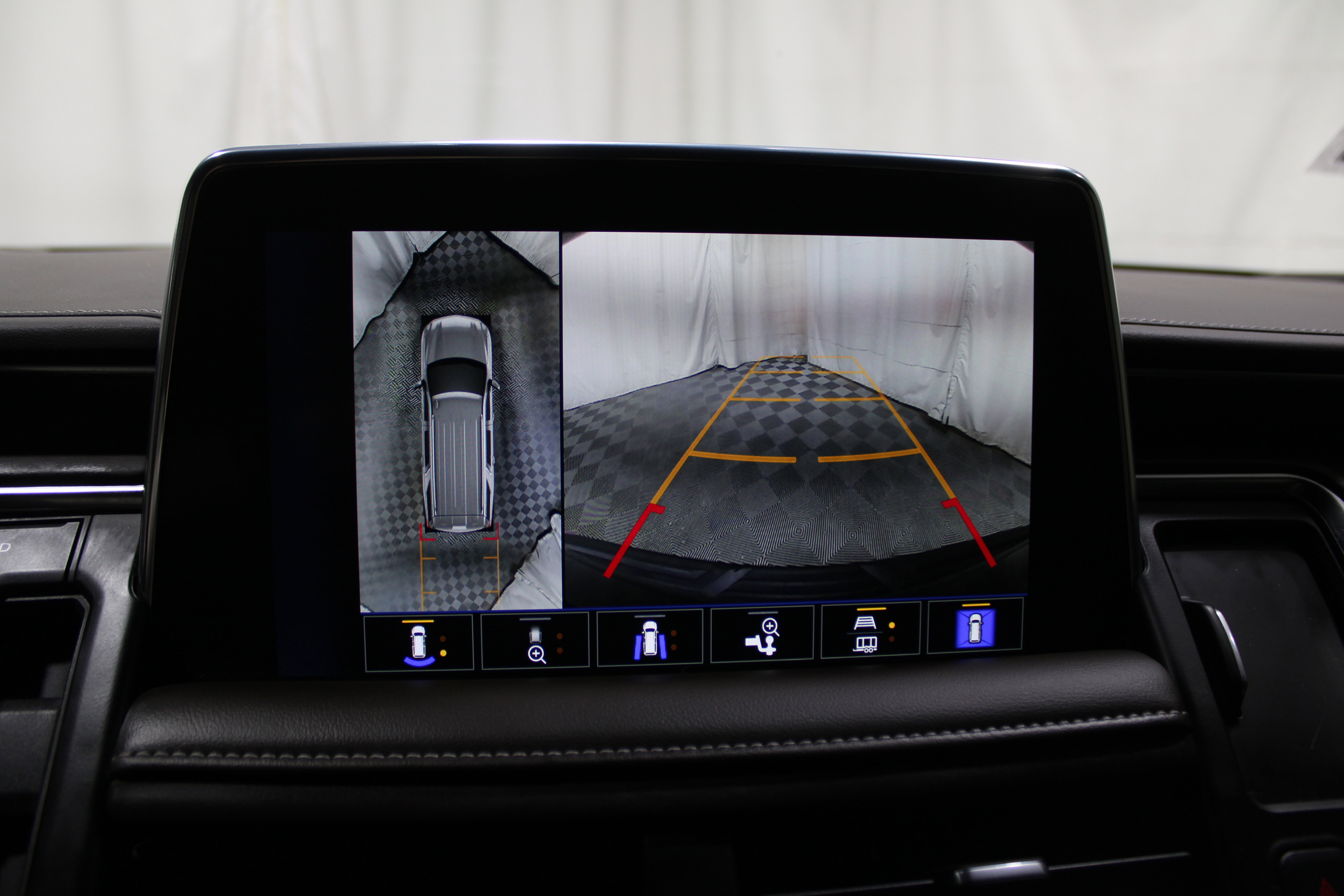 Used 2024 Chevrolet Suburban Z71 w/ Luxury Package image 20