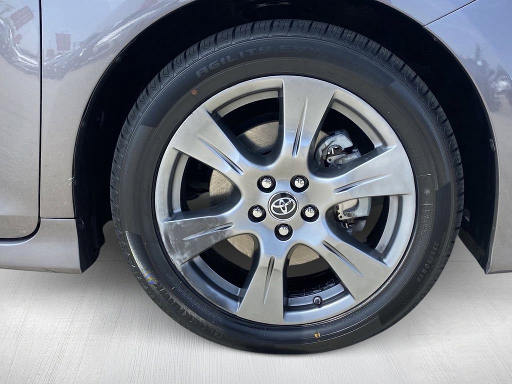 Certified 2019 Toyota Sienna SE FWD image 14