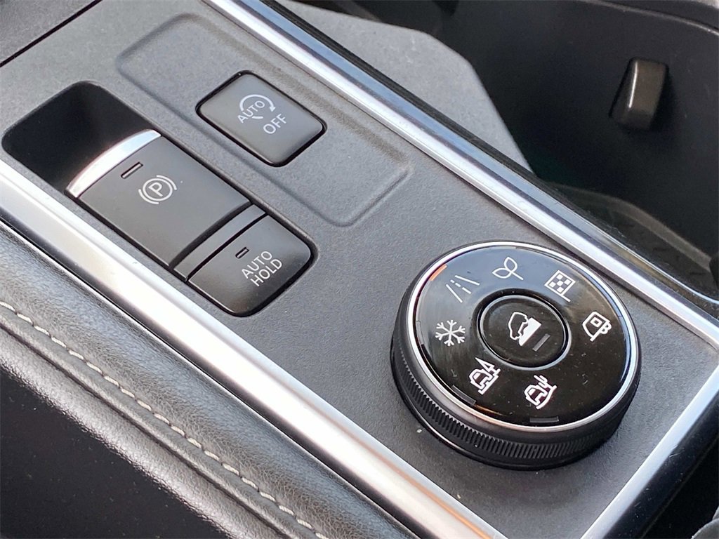 Used 2023 Nissan Pathfinder SL w/ Black Appearance Package image 25