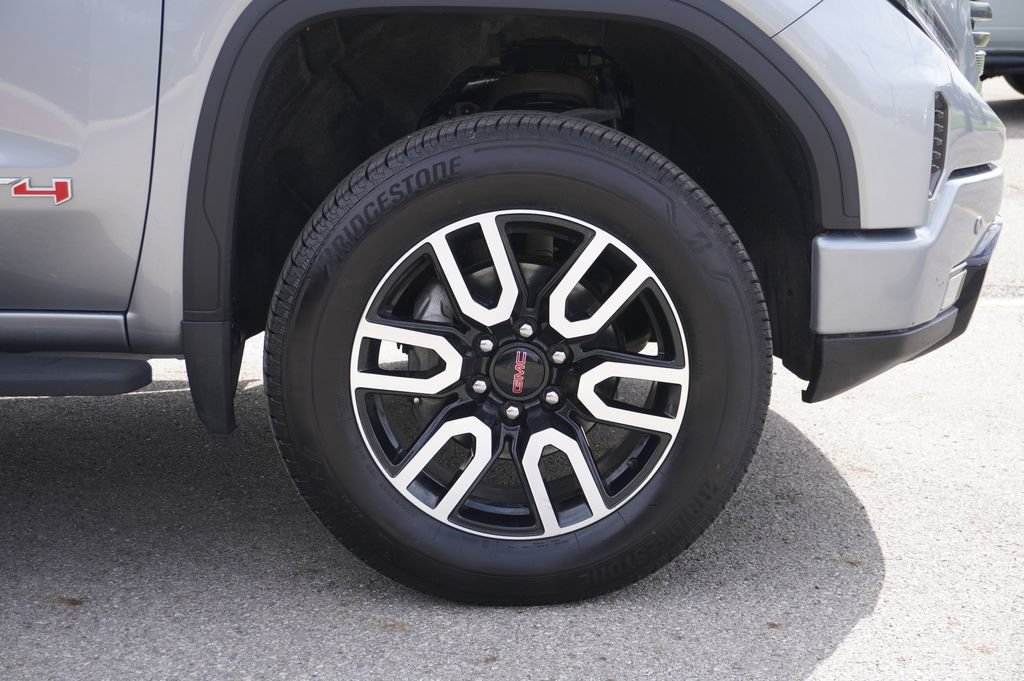 Used 2024 GMC Sierra 1500 AT4 w/ Technology Package AWD/4WD image 13