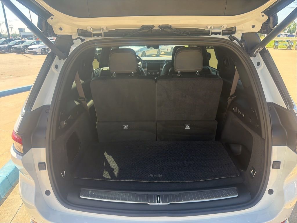 Used 2024 Jeep Grand Cherokee L Summit AWD/4WD image 23