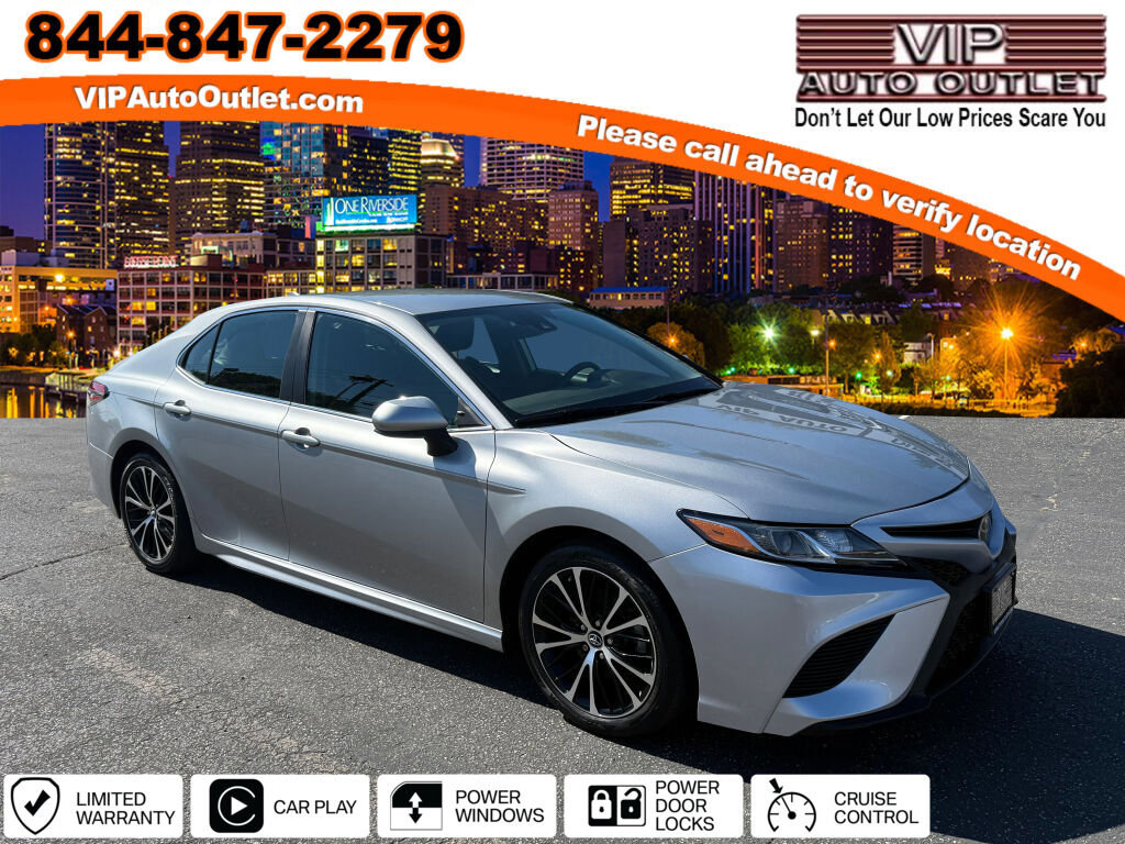 Used 2019 Toyota Camry LE image 1
