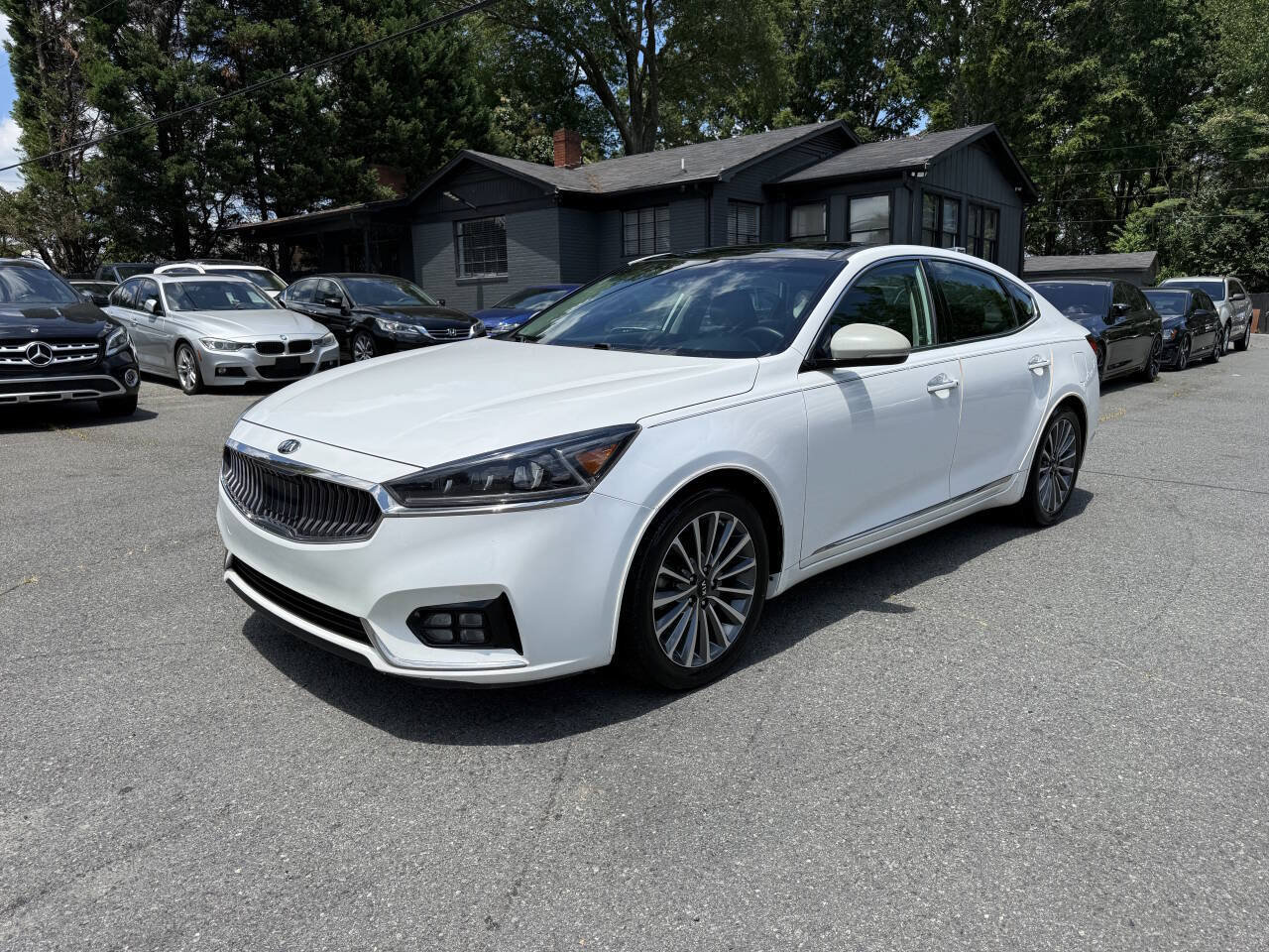 Used 2017 Kia Cadenza Technology FWD image 2
