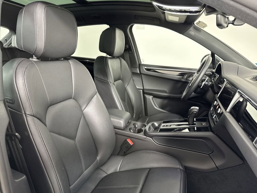 Certified 2025 Porsche Macan image 24