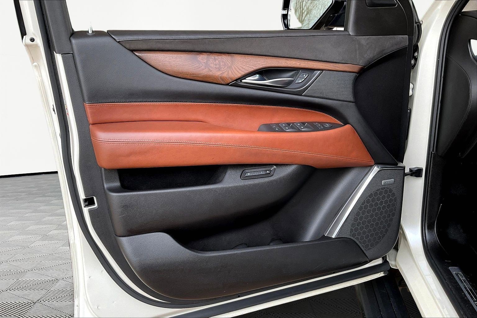 Used 2015 Cadillac Escalade ESV Premium image 20