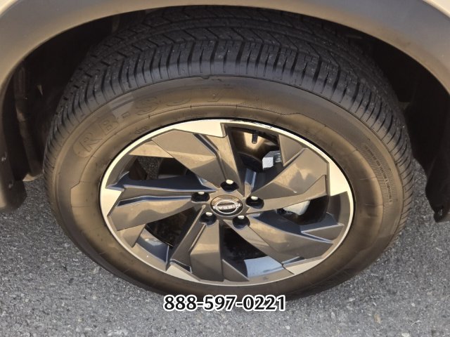 Used 2025 Nissan Rogue SV FWD image 9