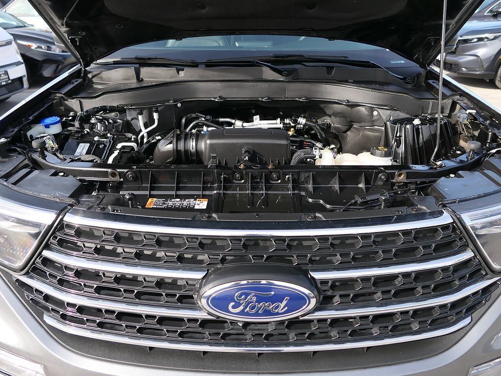 Used 2024 Ford Explorer XLT w/ Equipment Group 202A AWD/4WD image 27