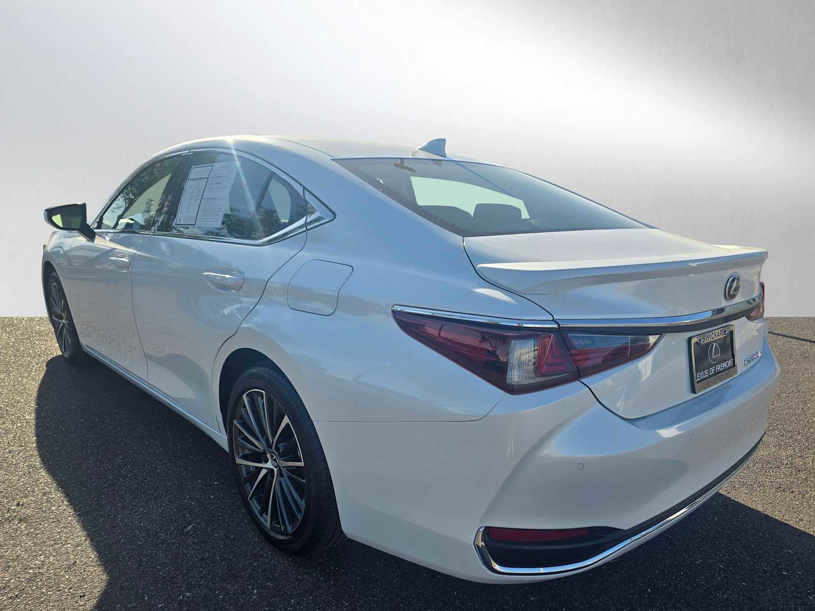 Used 2025 Lexus ES 300h w/ Premium Package image 5