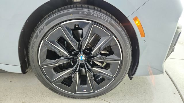 Used 2024 BMW 740i xDrive w/ Premium Package image 63