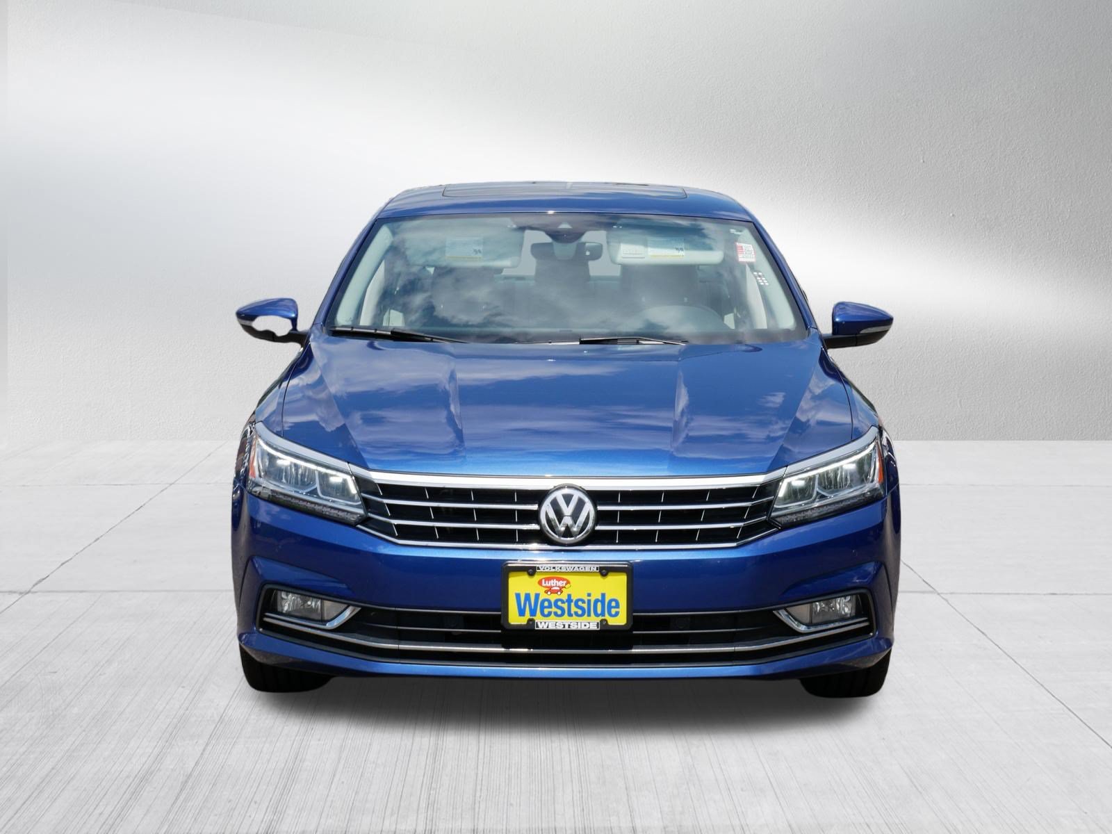 Used 2017 Volkswagen Passat 1.8T SEL Premium FWD image 2