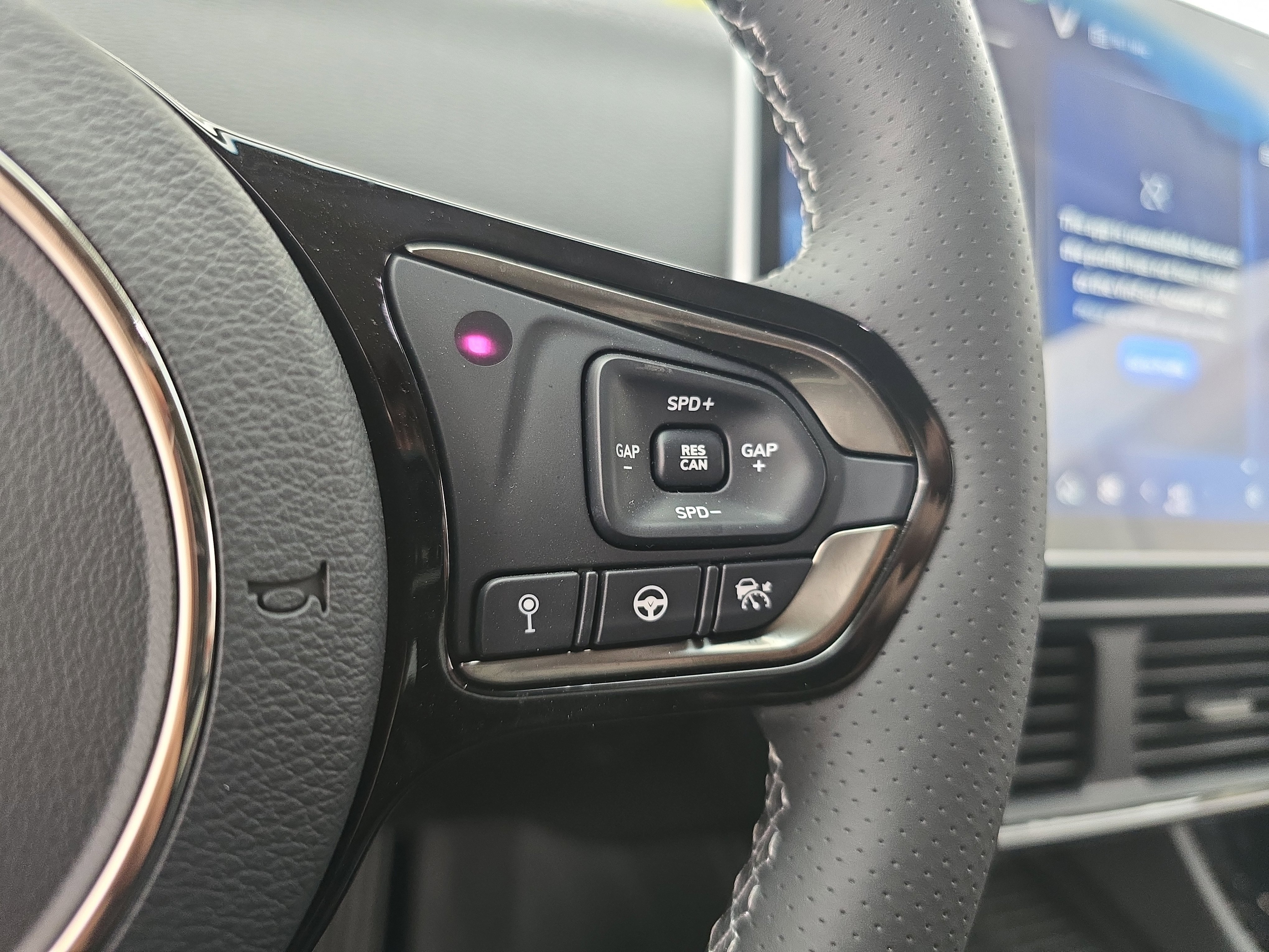 New 2025 VinFast VF 8 Eco image 17
