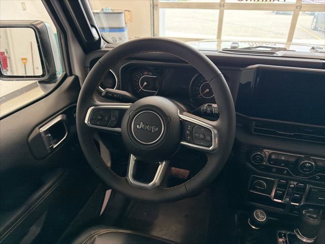 Used 2024 Jeep Wrangler Unlimited Sahara w/ Technology Group AWD/4WD image 32