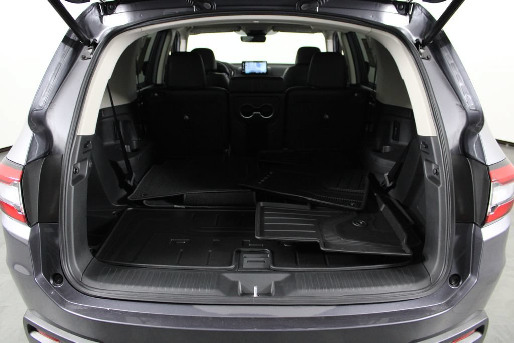 Used 2025 Honda Pilot Touring image 17