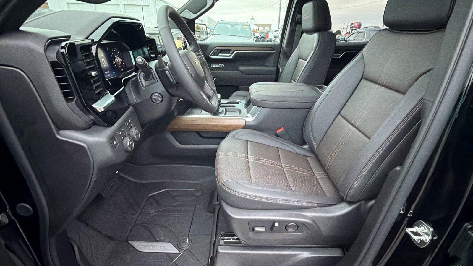 New 2026 Chevrolet Silverado 1500 High Country w/ High Country Premium Package AWD/4WD image 17