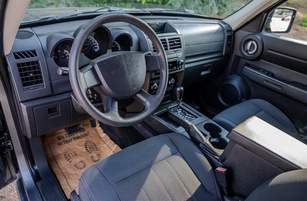 Used 2011 Dodge Nitro Heat RWD image 14