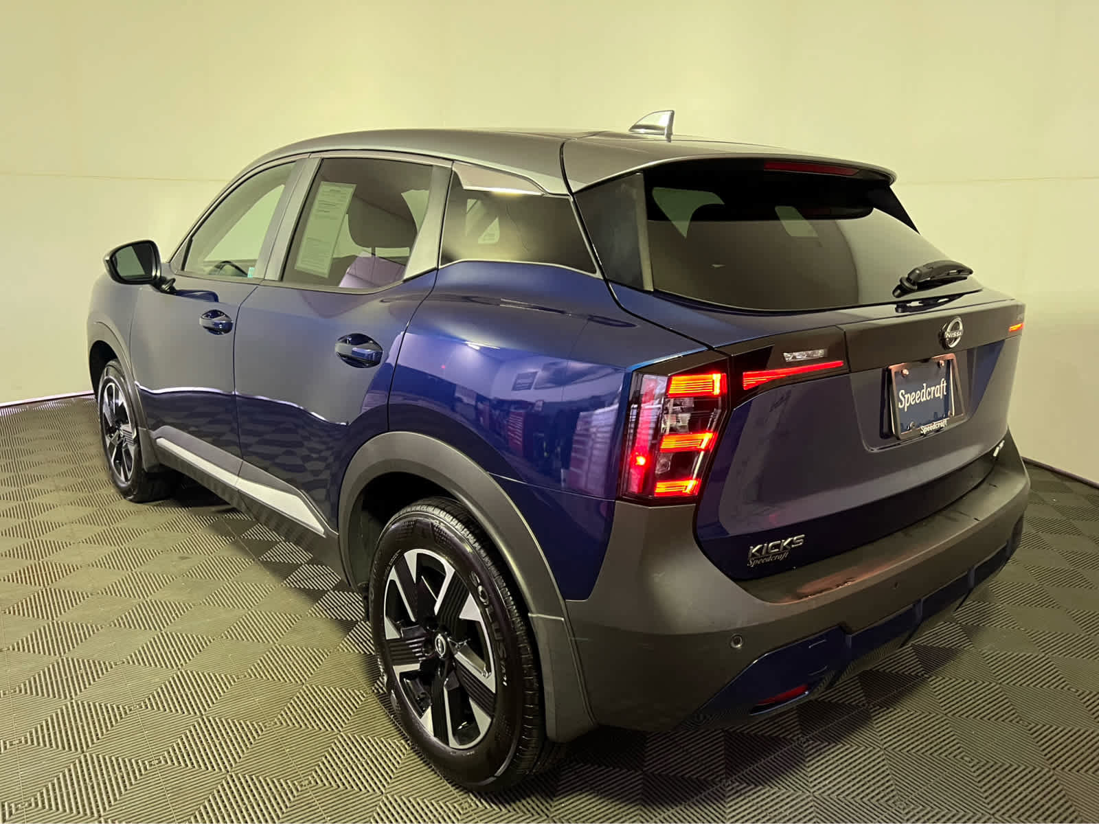 Certified 2025 Nissan Kicks SV w/ Illumination Package AWD/4WD image 5