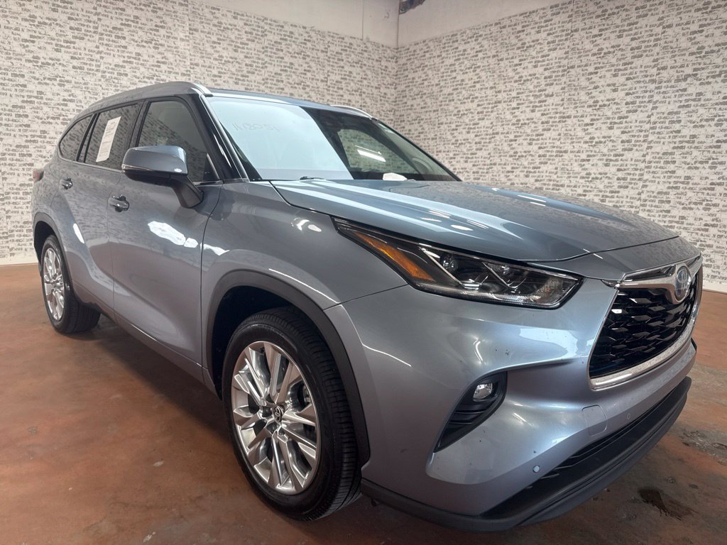 Used 2023 Toyota Highlander Limited