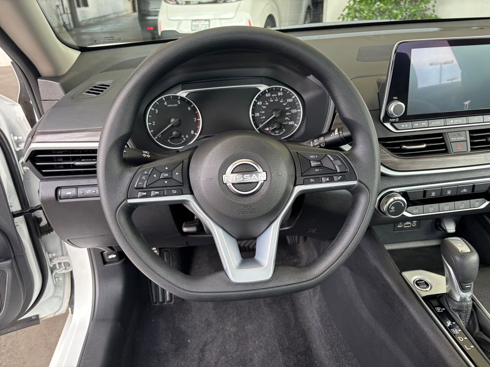 Used 2025 Nissan Altima 2.5 SV FWD image 29