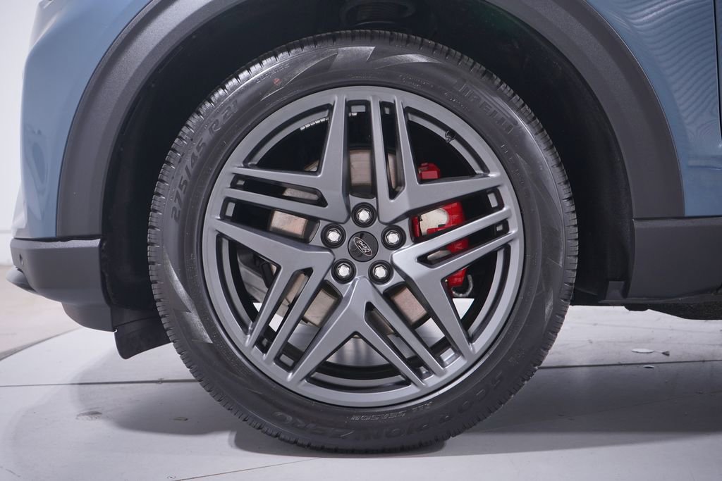 Used 2025 Ford Explorer ST image 2