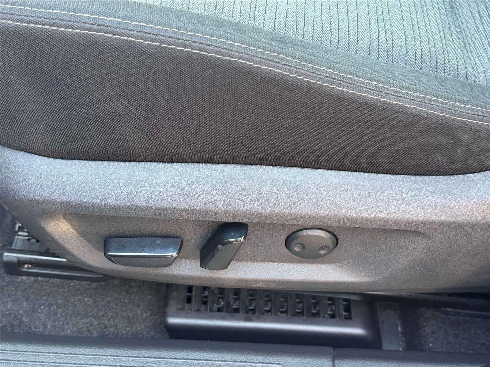 Used 2023 Nissan Rogue SV image 22