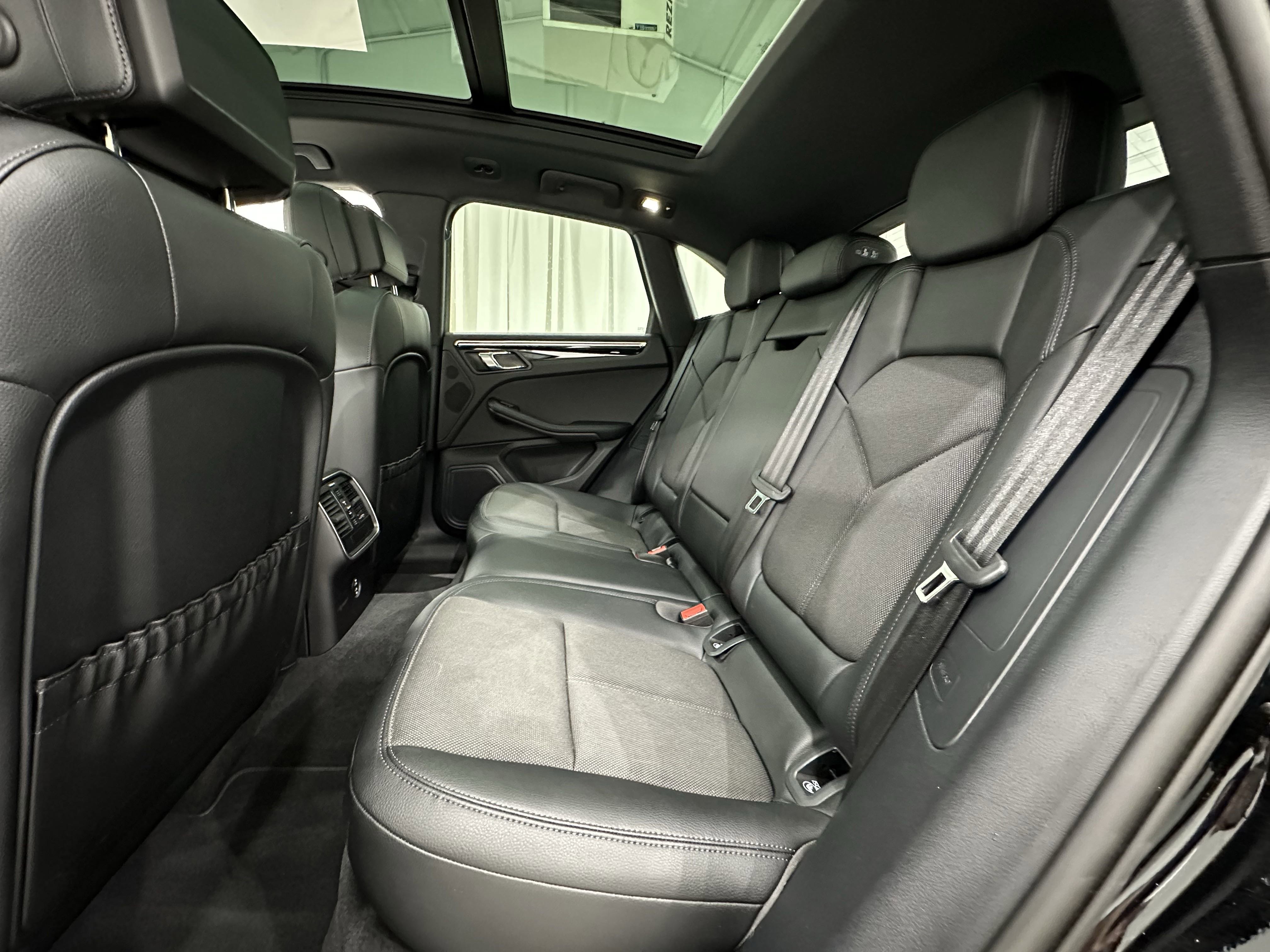 Certified 2024 Porsche Macan image 20