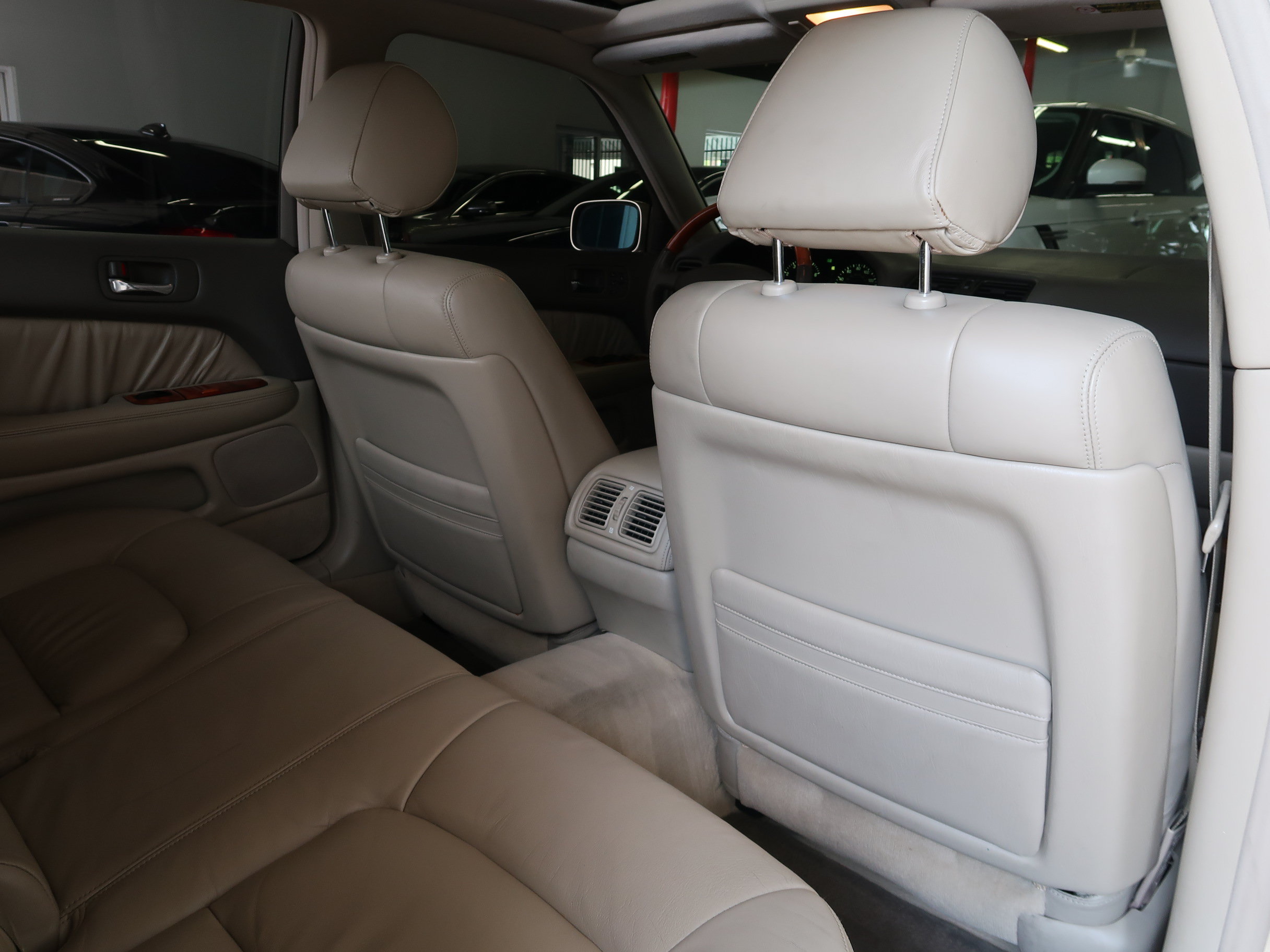 Used 2000 Lexus LS 400 RWD image 34