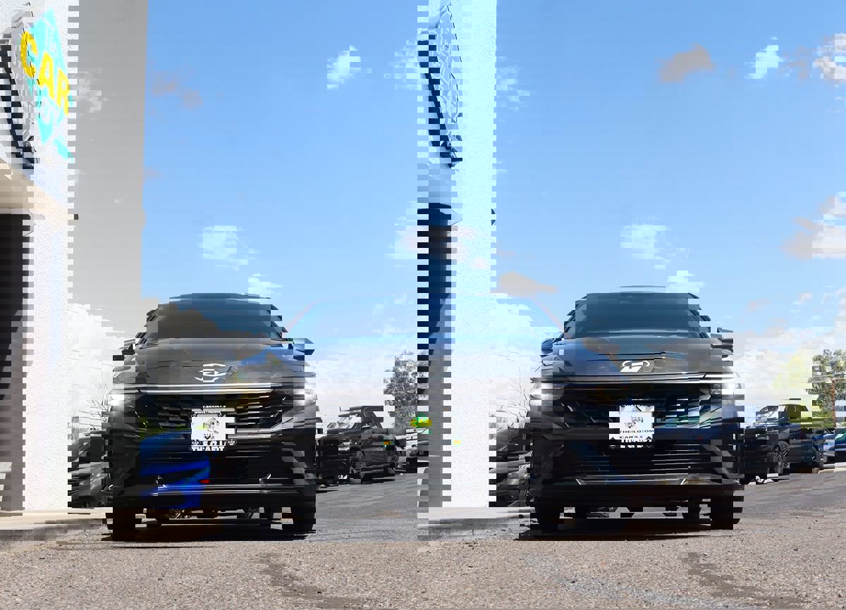 Used 2024 Hyundai Elantra SE image 17