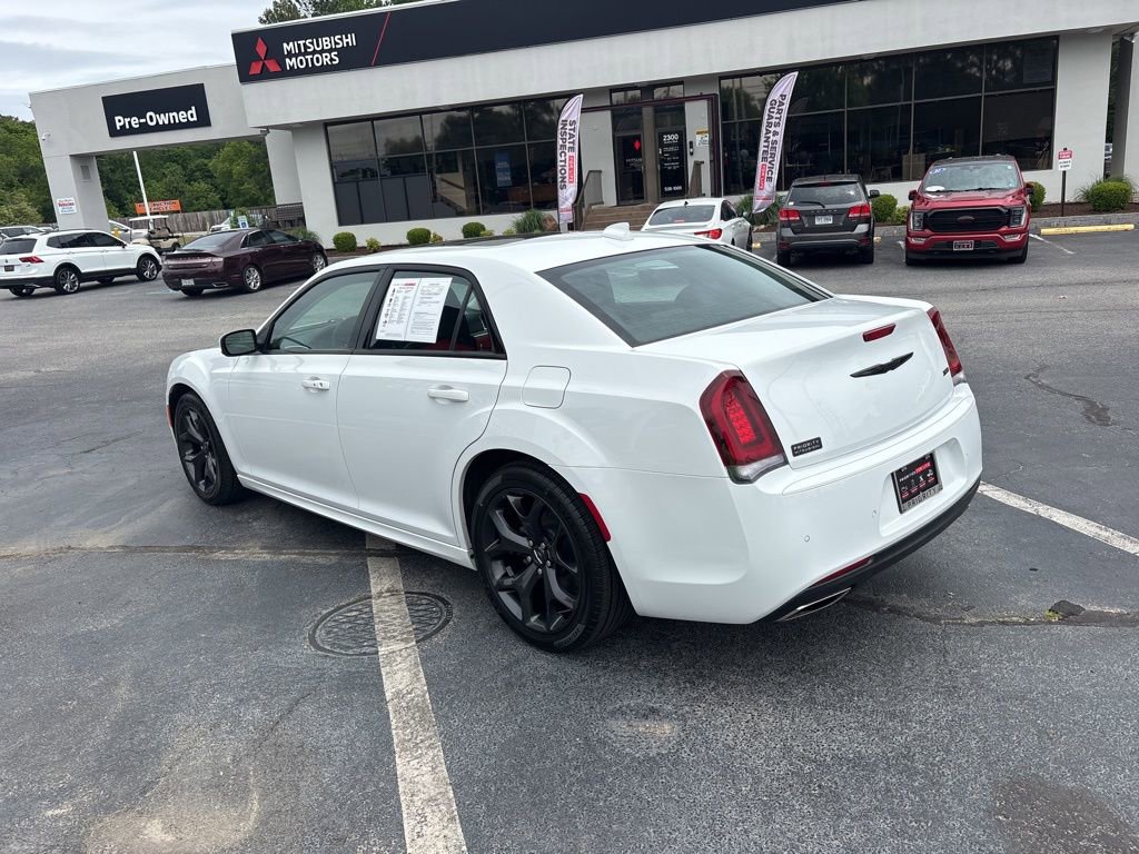 Used 2023 Chrysler 300 Touring L w/ Popular Equipment Group RWD image 5