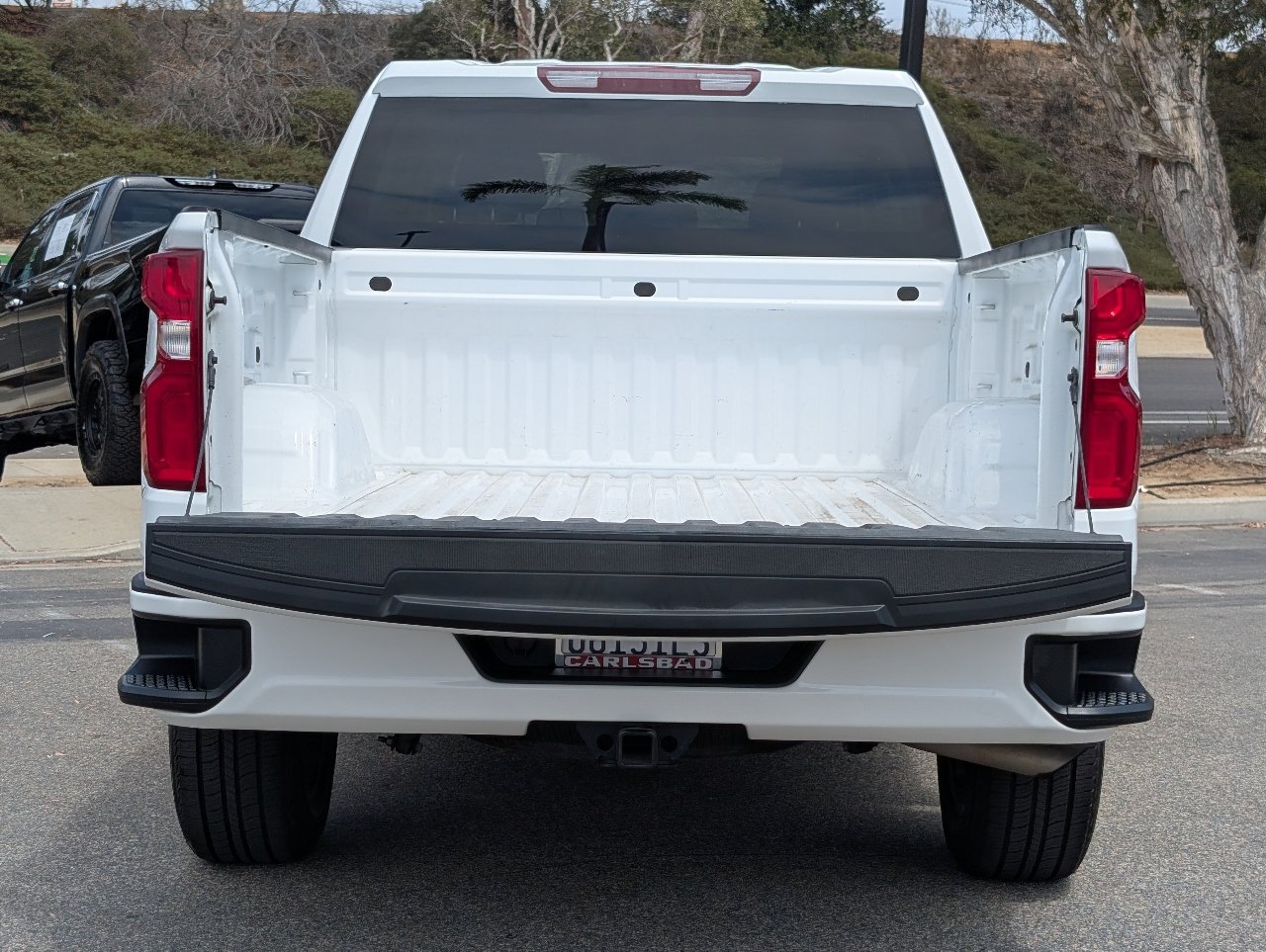 Used 2022 Chevrolet Silverado 1500 Custom w/ LPO, Blackout Package RWD image 9