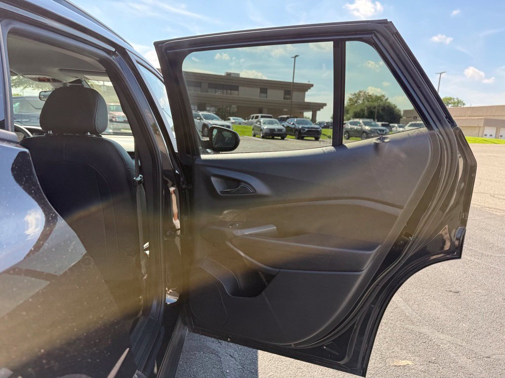 Used 2025 Chevrolet Trax LT FWD image 23