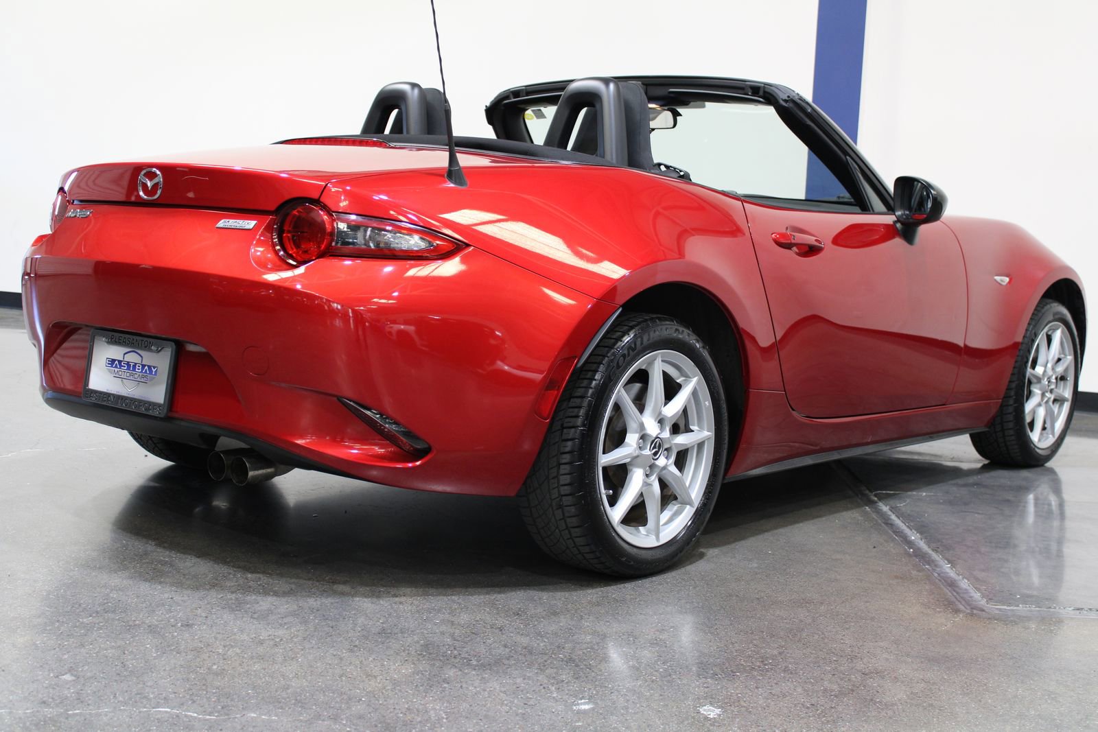 Used 2016 MAZDA MX-5 Miata Sport image 16