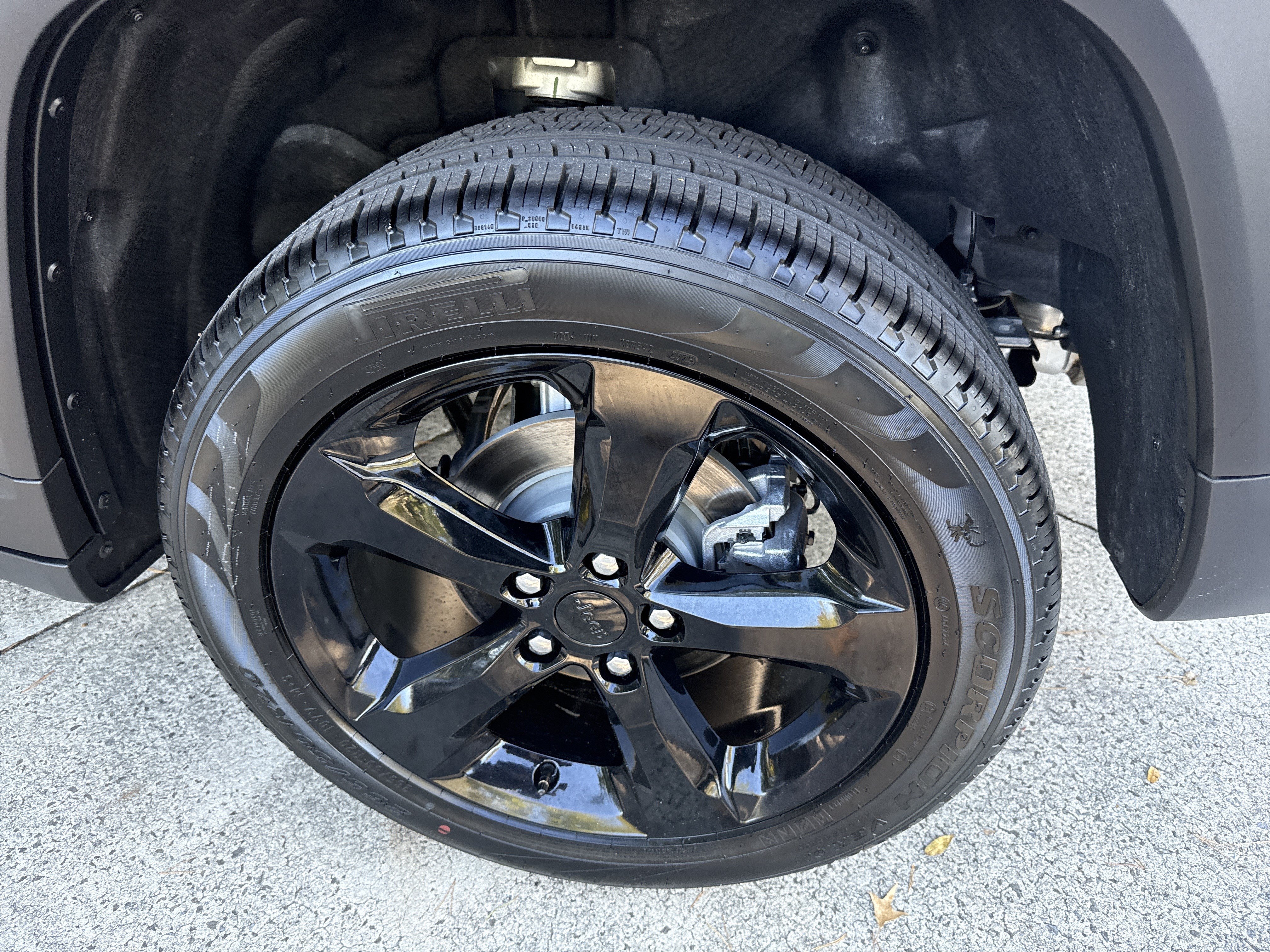 New 2025 Jeep Grand Cherokee Limited w/ Black Appearance Package RWD image 18