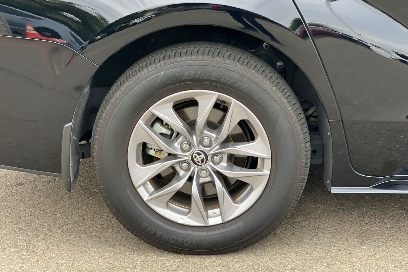 Certified 2025 Toyota Sienna LE FWD image 20