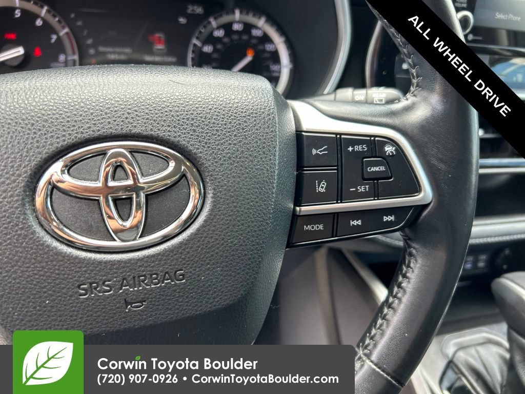 Used 2022 Toyota Highlander XLE AWD/4WD image 29