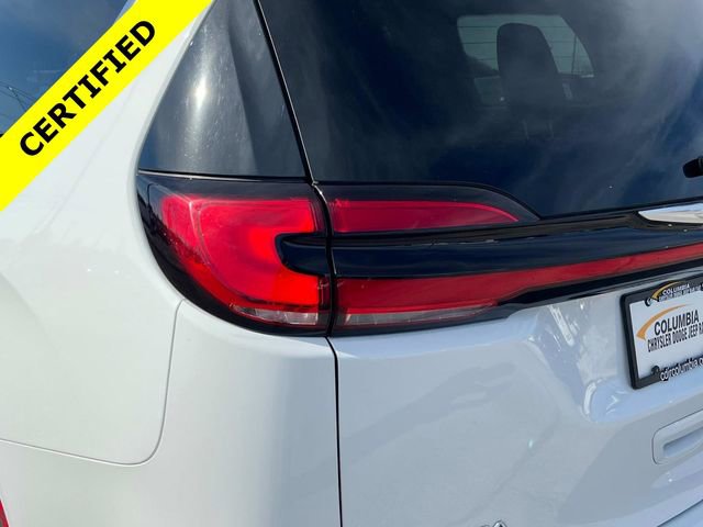 Used 2024 Chrysler Pacifica Touring-L image 42
