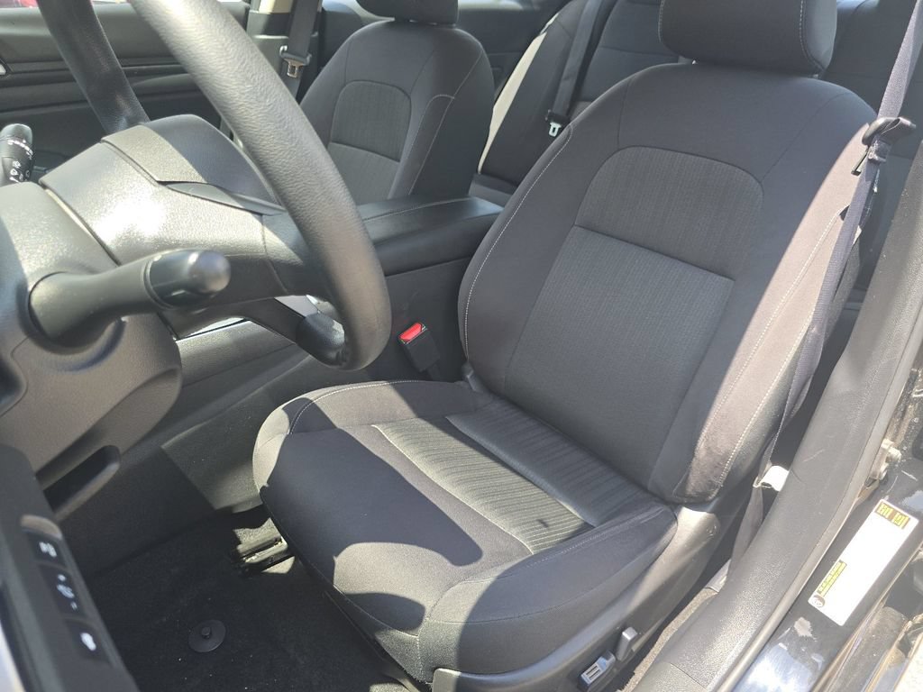 Used 2025 Nissan Altima 2.5 SV FWD image 19