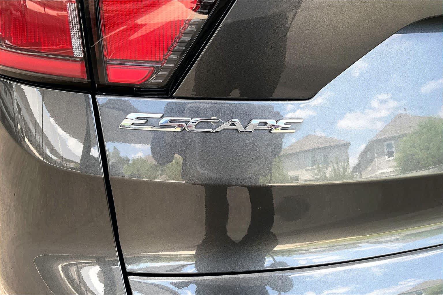 Used 2018 Ford Escape SE w/ SE Sync 3 Package AWD/4WD image 10
