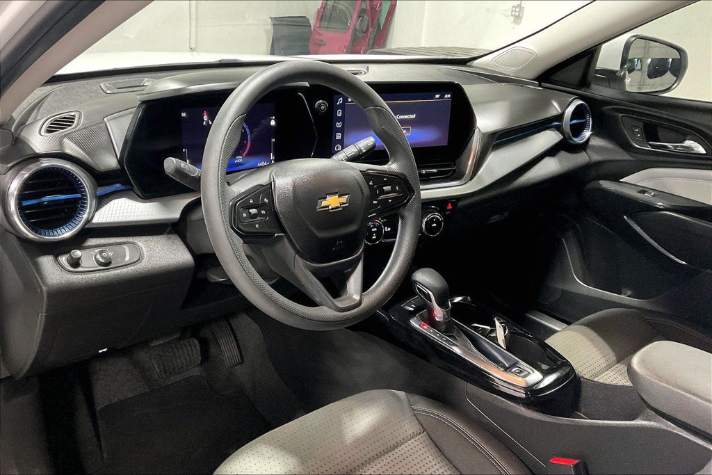 Used 2026 Chevrolet Trax LT FWD image 16