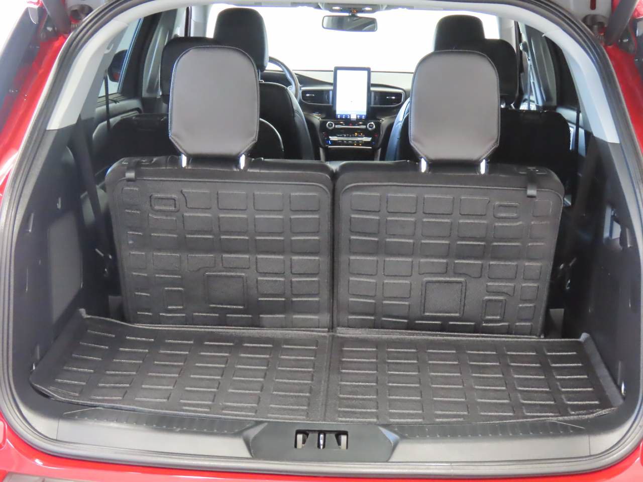 Used 2023 Ford Explorer Limited w/ Limited Technology Package RWD image 18
