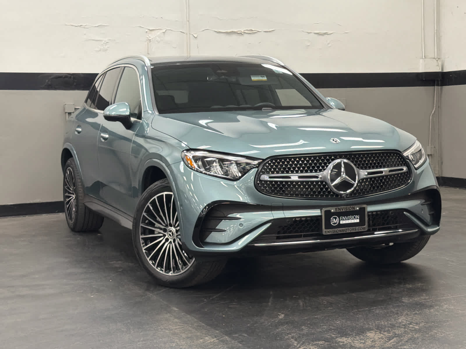 Used 2026 Mercedes-Benz GLC 300 image 2