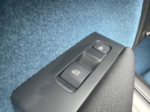 Used 2023 Volvo XC40 Recharge Plus image 28