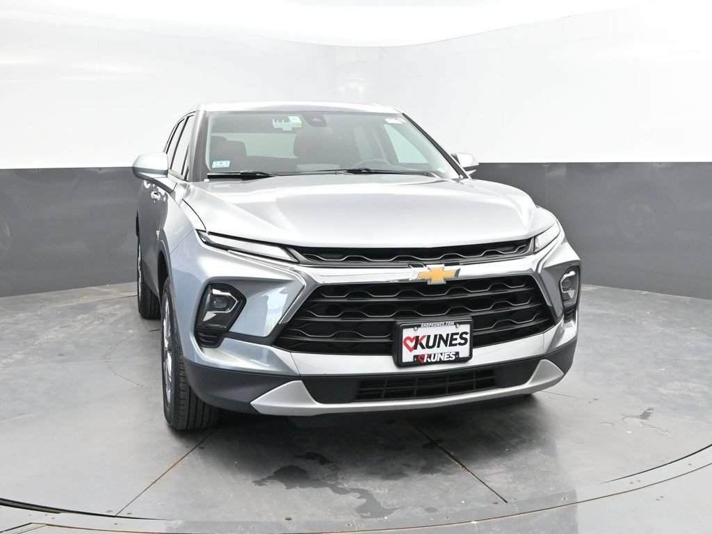 Used 2025 Chevrolet Blazer LT FWD video 2