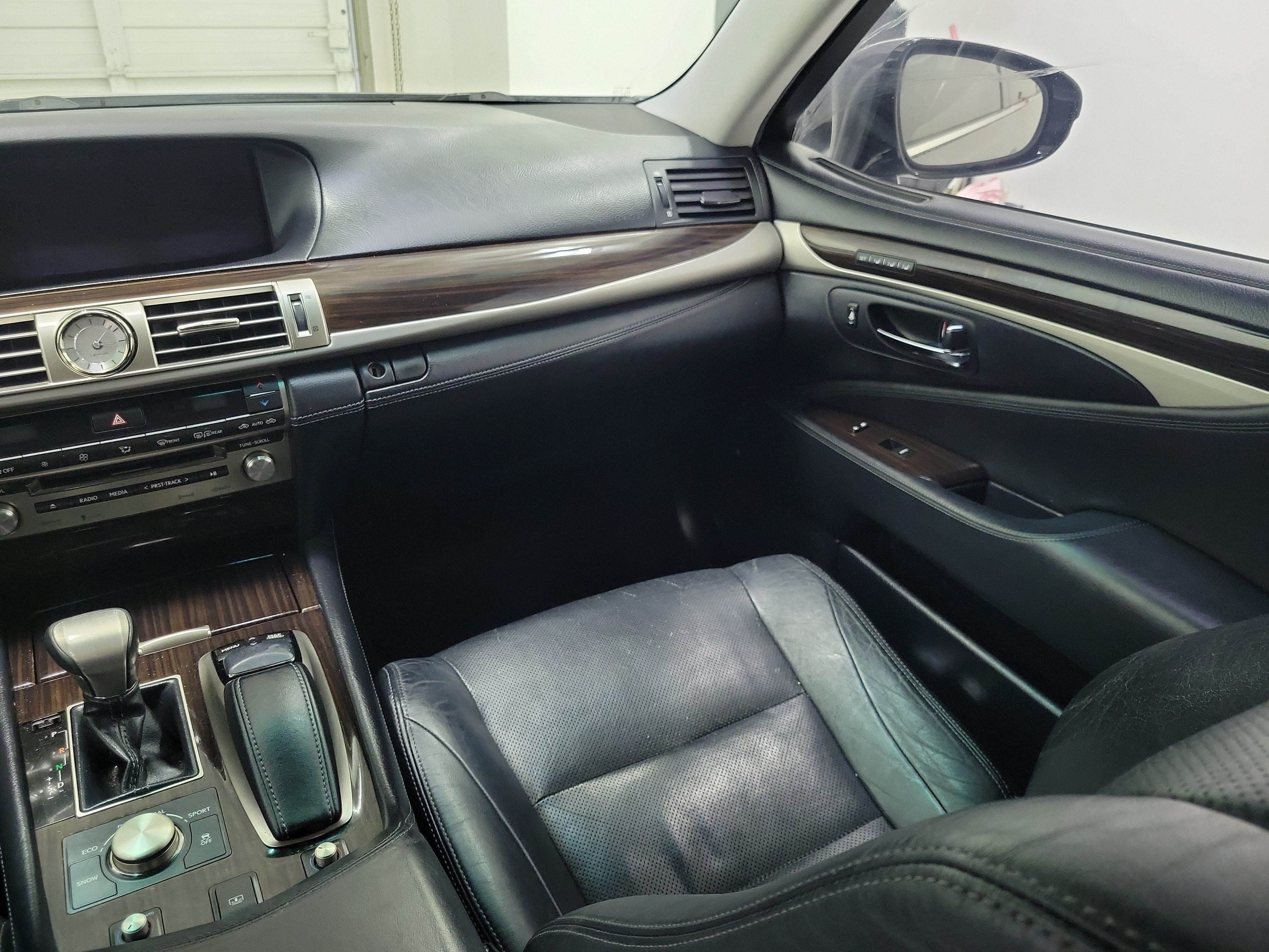 Used 2013 Lexus LS 460 w/ Comfort Pkg RWD image 13
