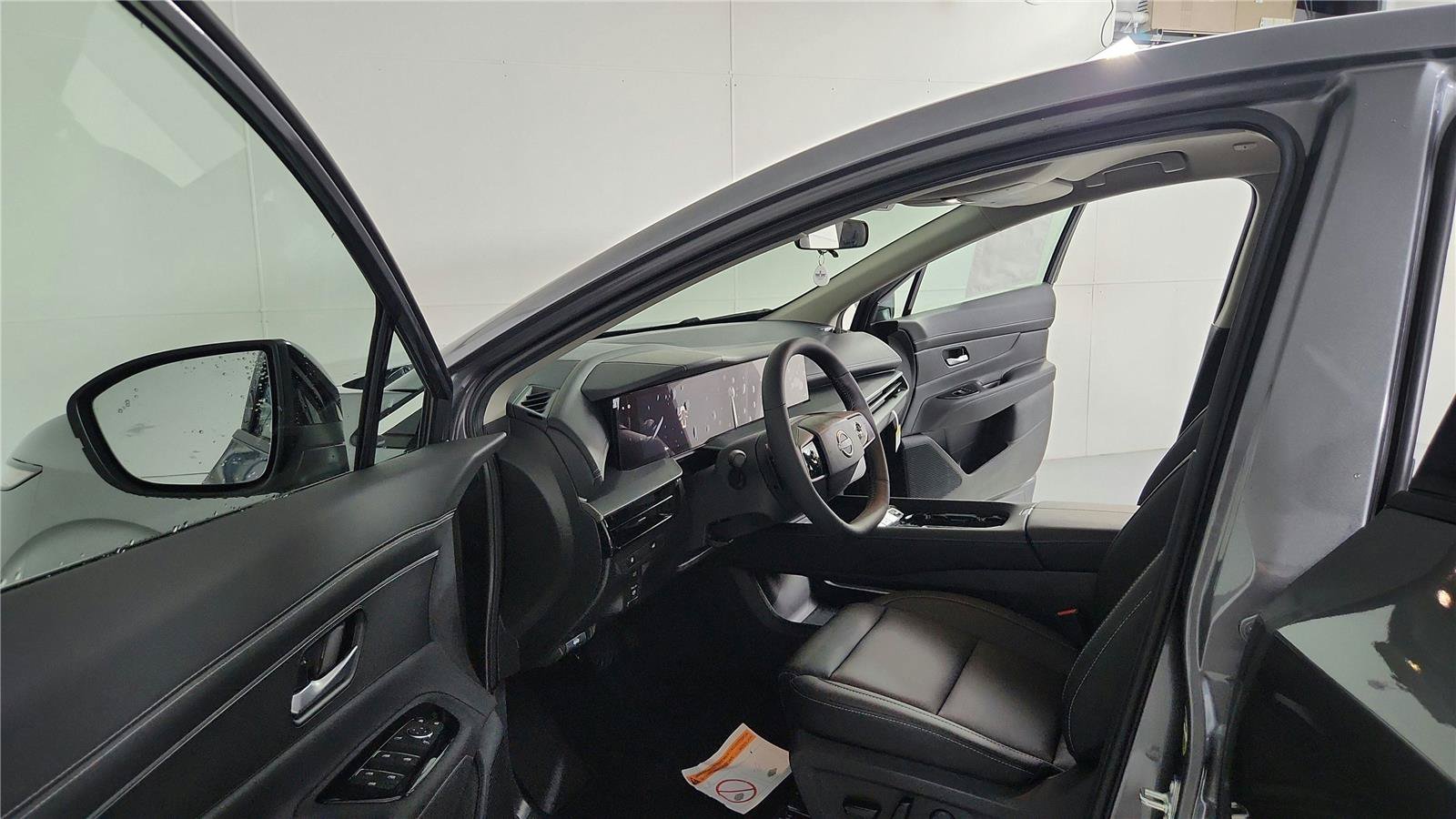 Certified 2025 Nissan Murano SV AWD/4WD image 13
