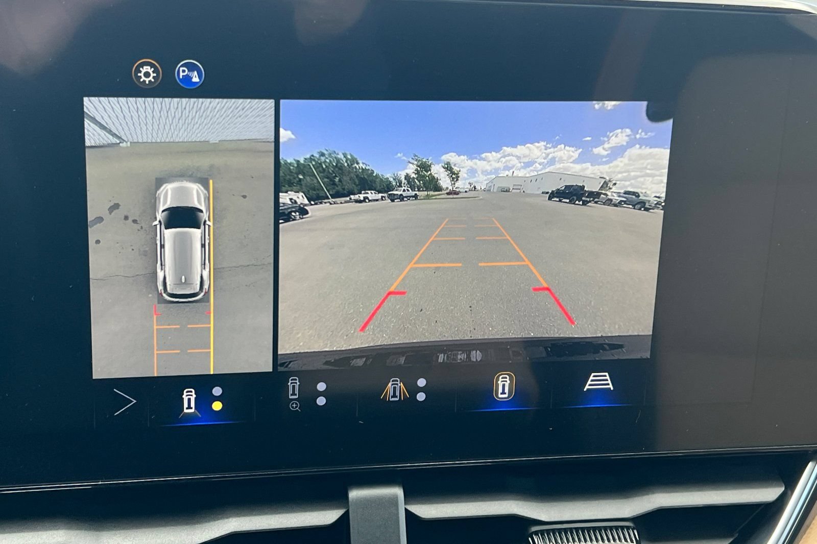 New 2026 Chevrolet Equinox ACTIV w/ Safety and Technology Package AWD/4WD image 17